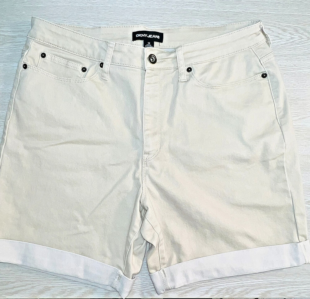 DKNY Shorts Size 12 Women's Stretch 4-Pocket Cuffed Hem in Cream